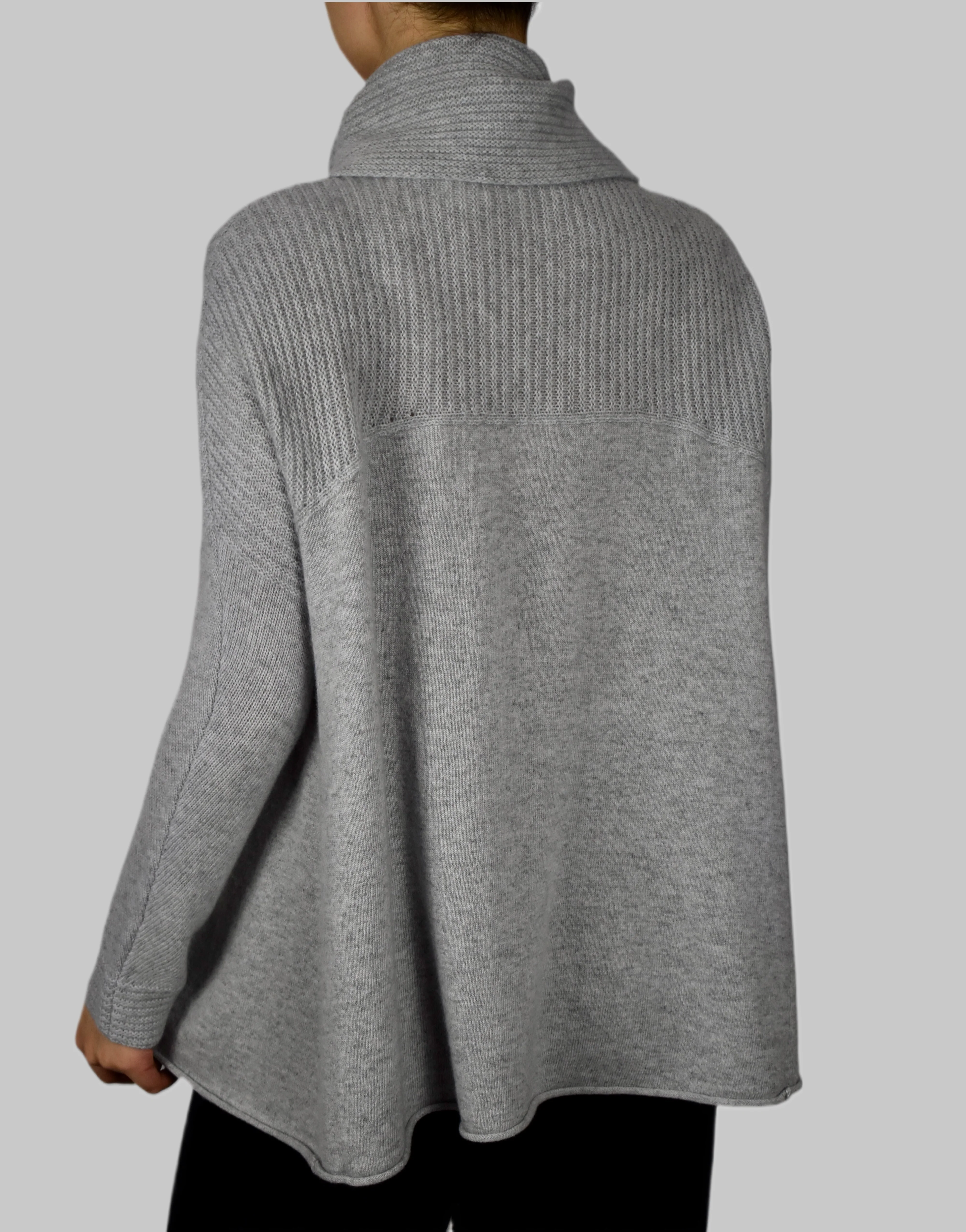 100% Cashmere Loose Fit Turtleneck - Image 5